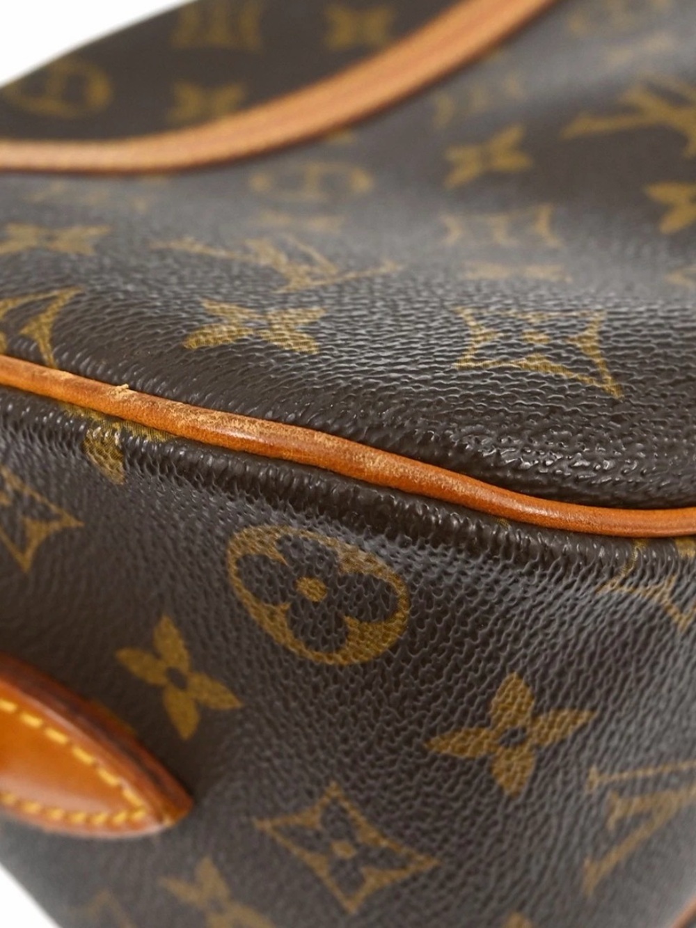 Louis Vuitton Blois Monogram Canvas Dome crossbody Bag with Vachetta Trim - Picture 6 of 15